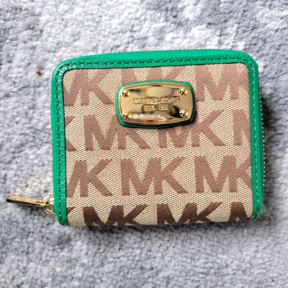 Michael Kors Zipper Wallet